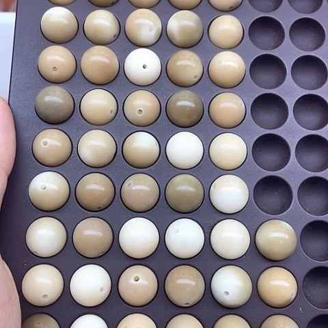 白玉菩提吊坠13烟青飘花50颗