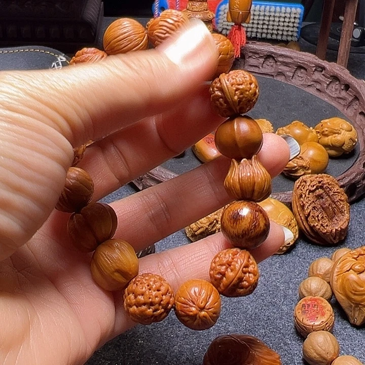 多宝。。。橄榄核雕。