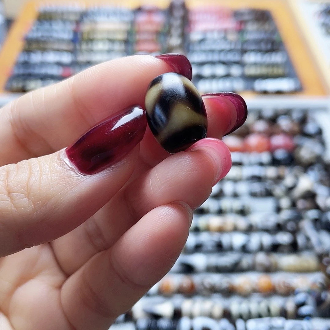 玛瑙/玉髓颈饰未镶嵌空***子