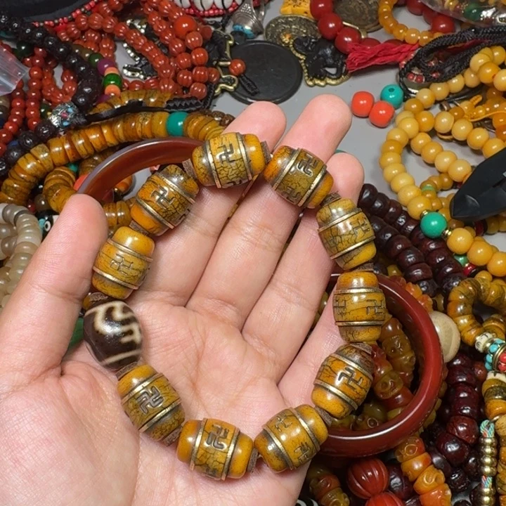 俞***庆琉璃颈饰哈哈哈哈