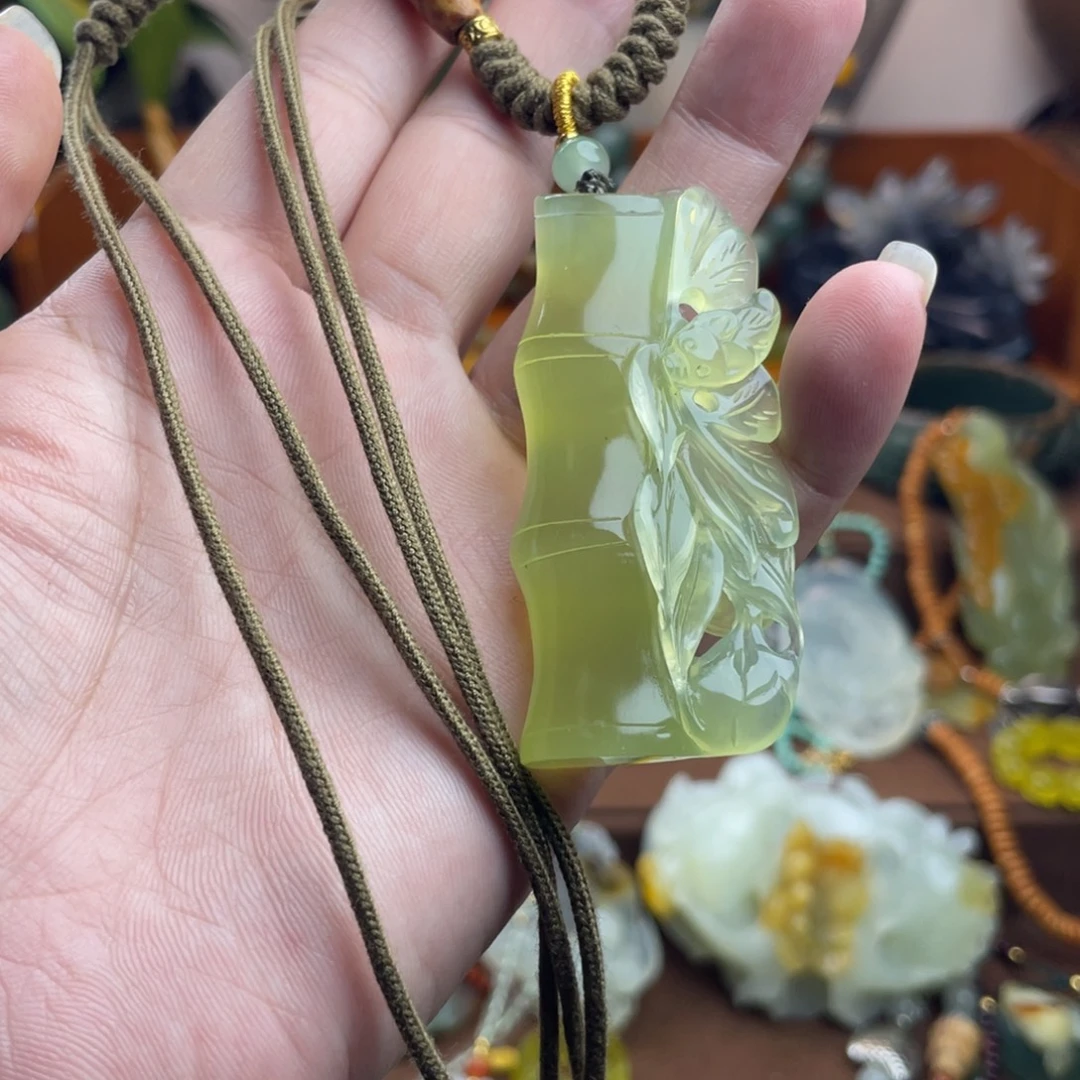 蛇纹石玉未镶嵌吊坠