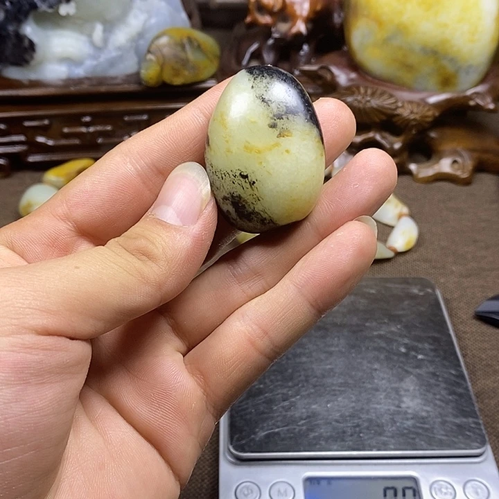 和田玉未镶嵌把件