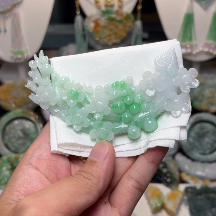 颈饰未镶嵌翡翠吊坠