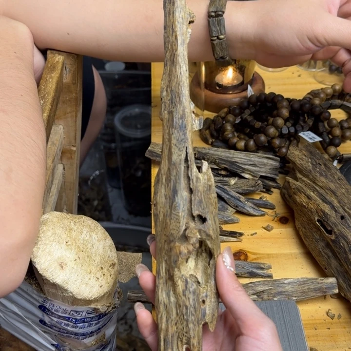 沉香手把件白棋品种块料60克