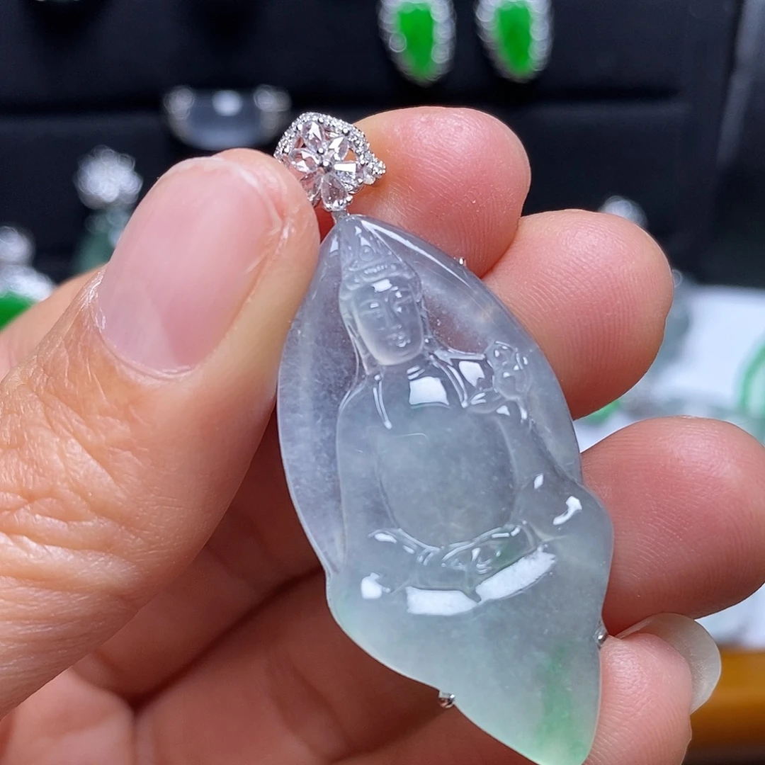 翡翠18K金镶嵌颈饰吊坠