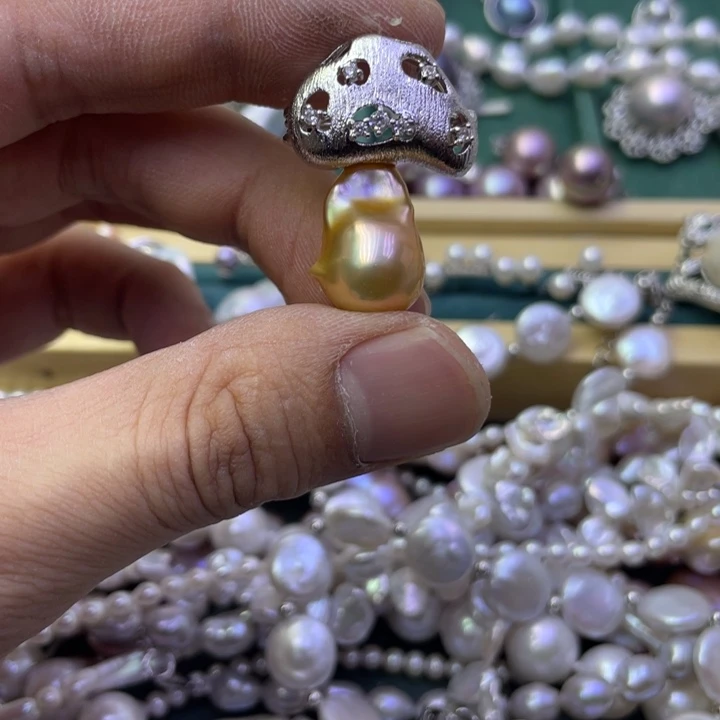 淡水珍珠胸饰合金