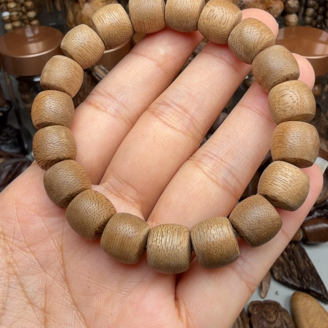 沉香碎屑沉香柬埔寨菩萨桶珠 1.1*7.7 克