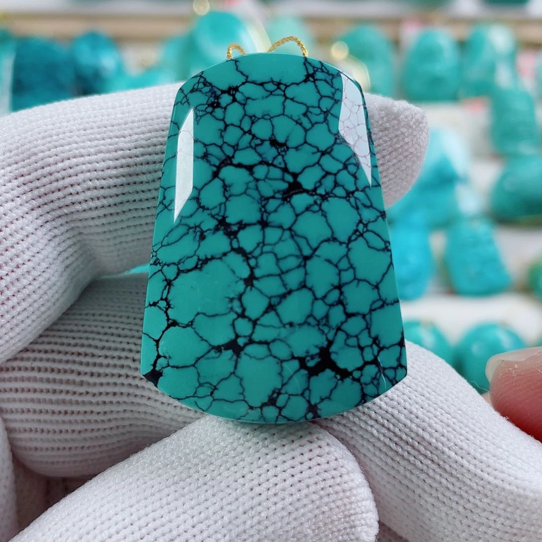 绿松石未镶嵌颈饰