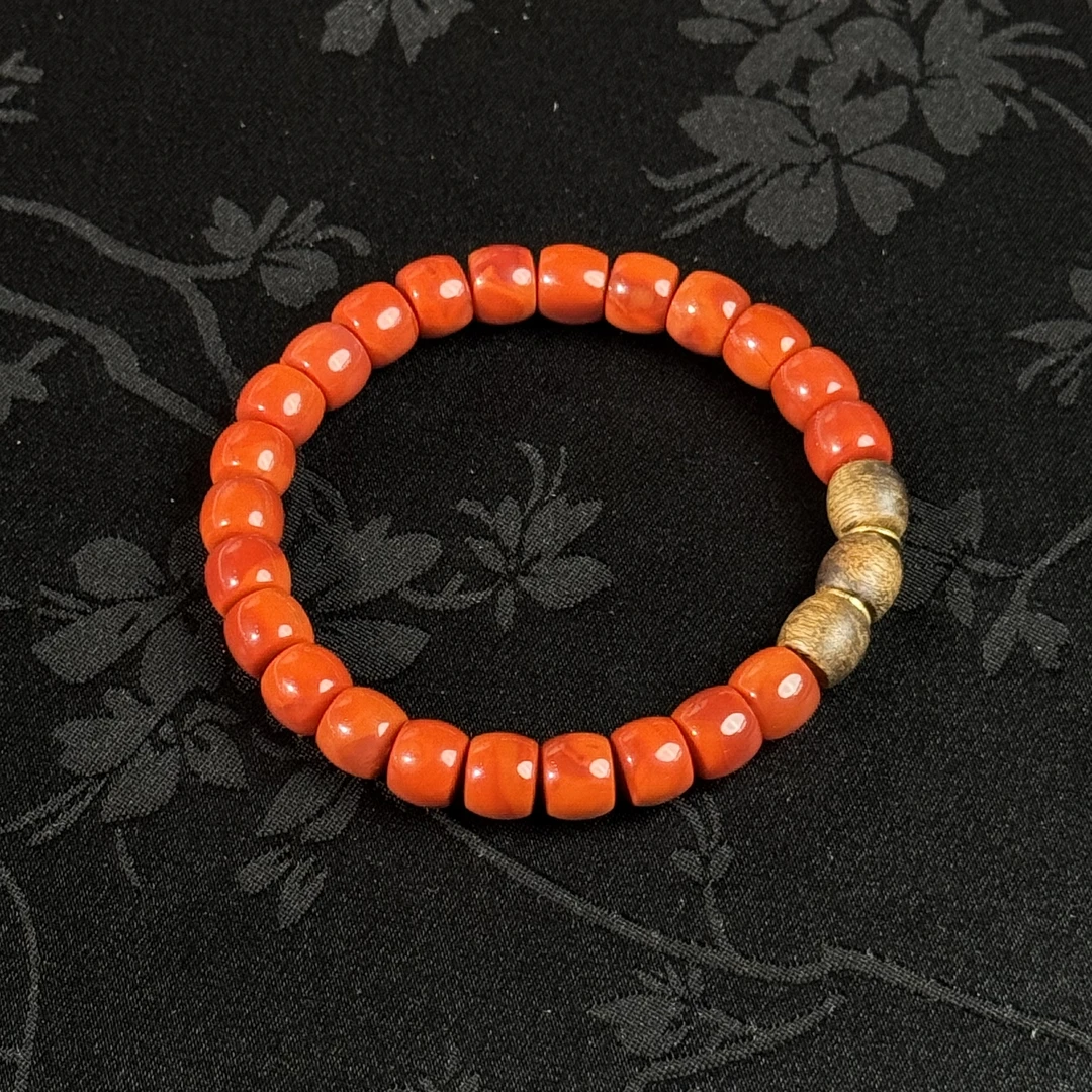 南红牛血红18k直切手串拍一发一z(多样性发货)