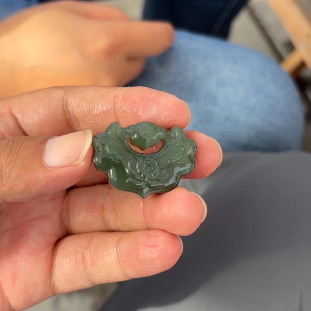 和田玉未镶嵌颈饰如意33尺寸。