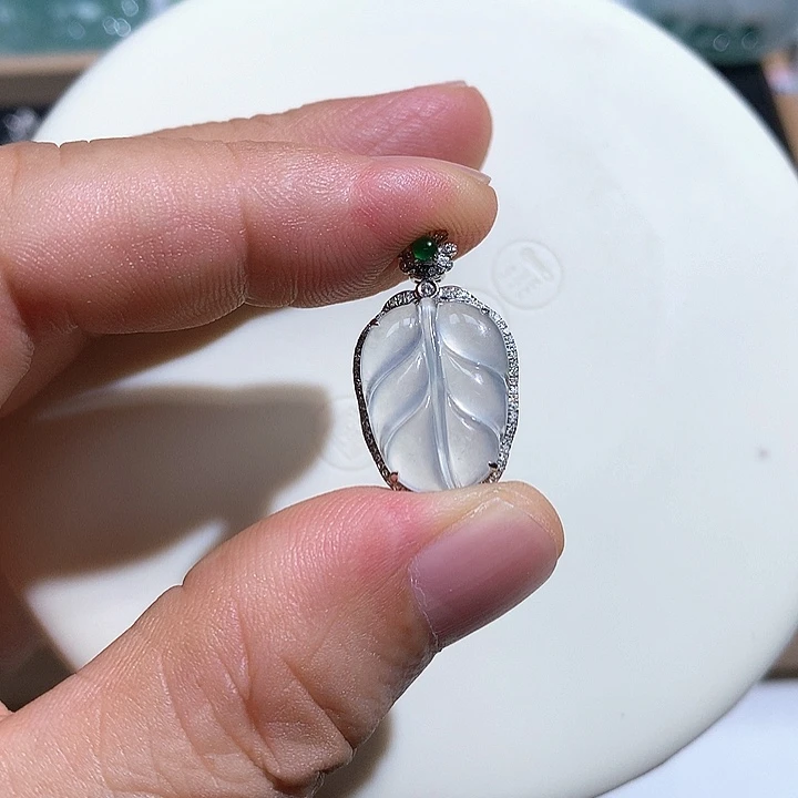 翡翠18K金镶嵌颈饰大业有成