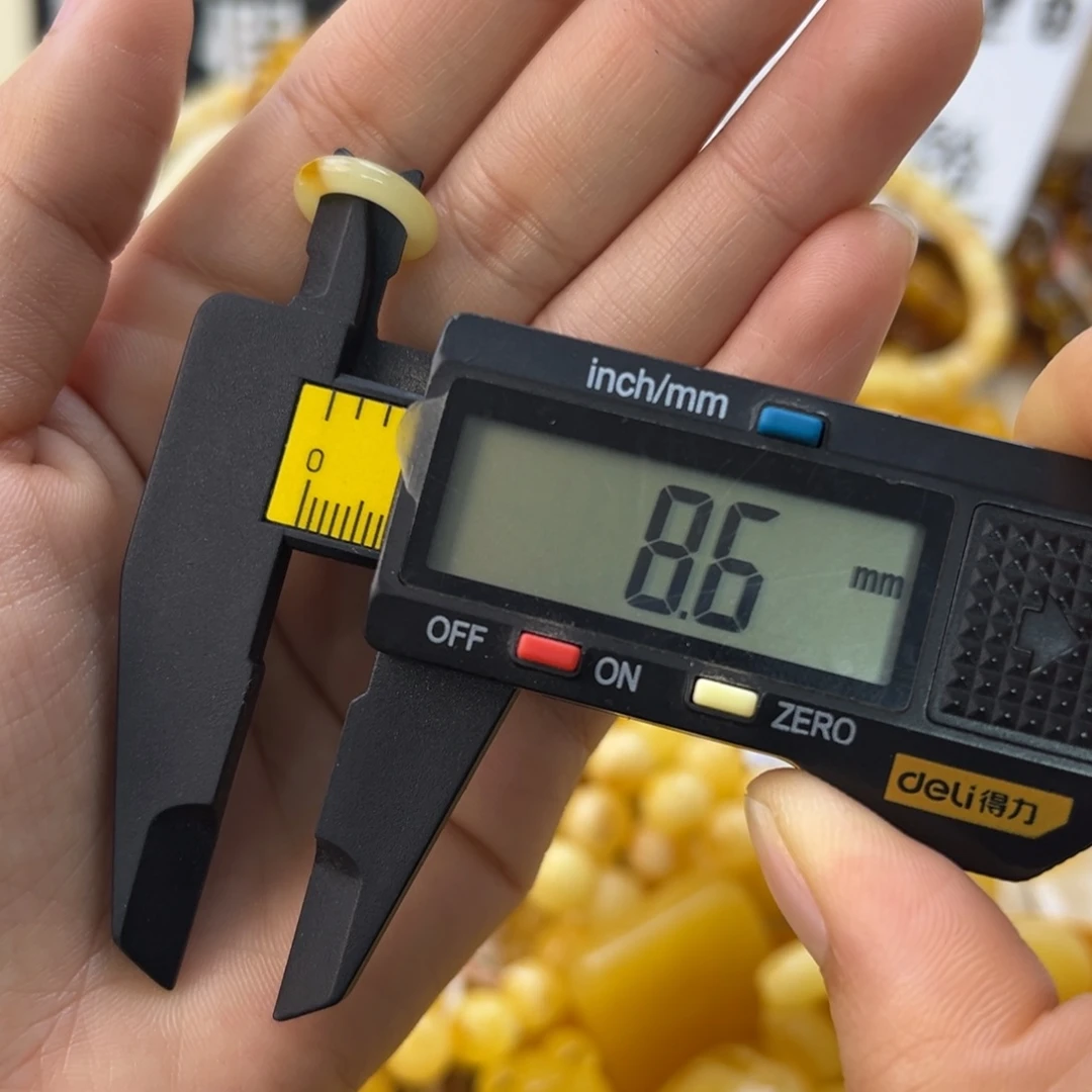 未镶嵌琥珀珠宝奇石