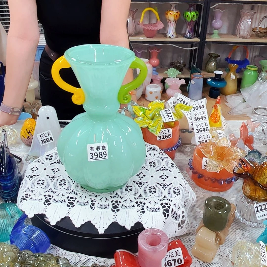 3989瑕 家悦琉璃工艺品耳朵裂纹