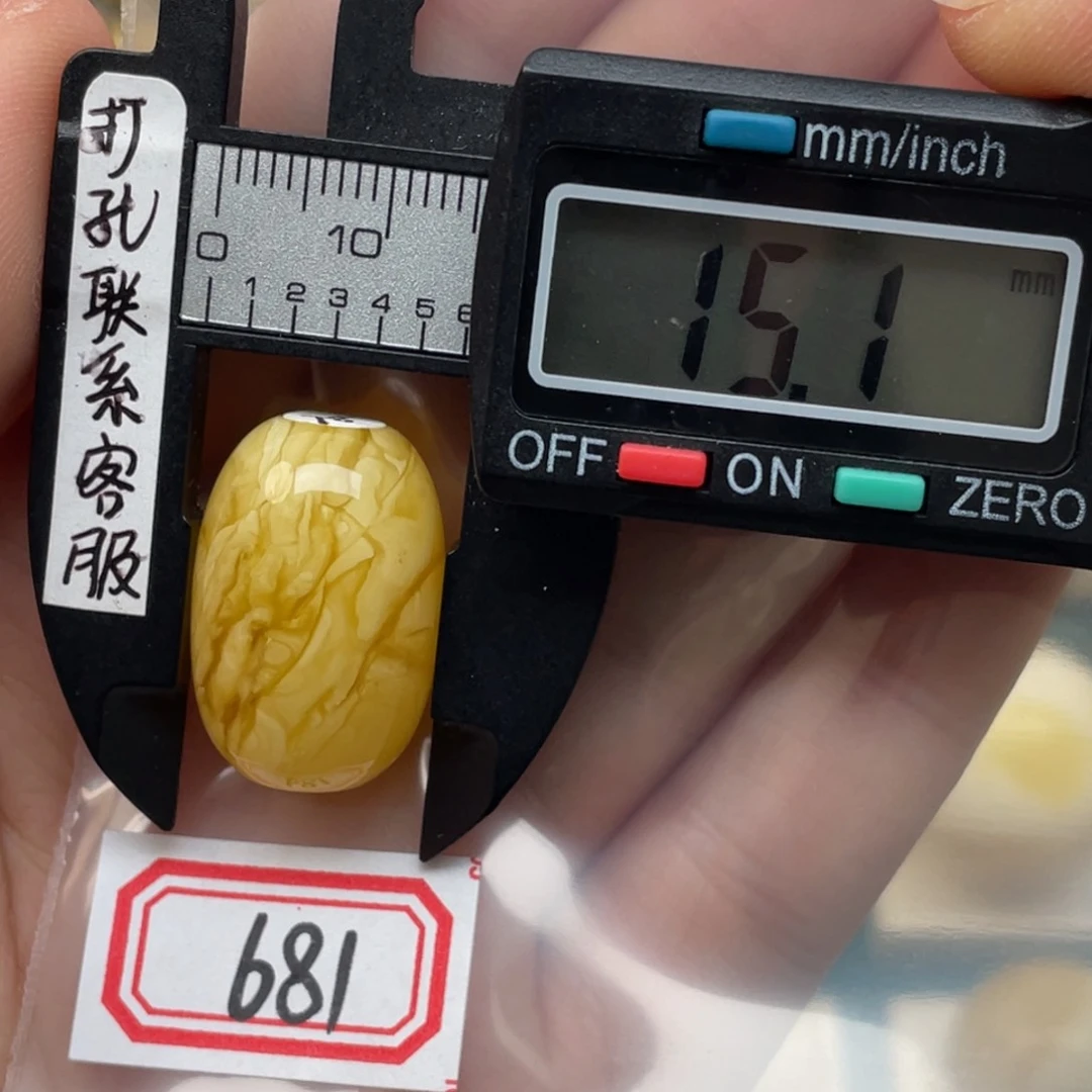 蜜蜡裸石未镶嵌蜜蜡