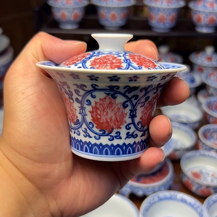 青花釉里红满绘盖碗活动款