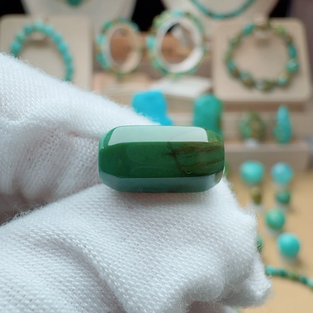 绿松石未镶嵌颈饰