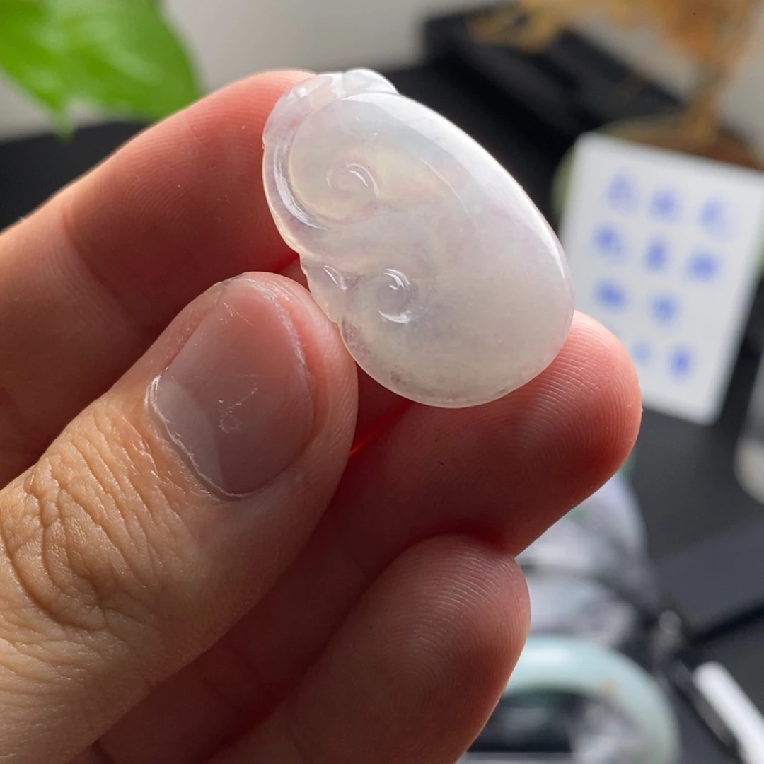 翡翠未镶嵌颈饰如意