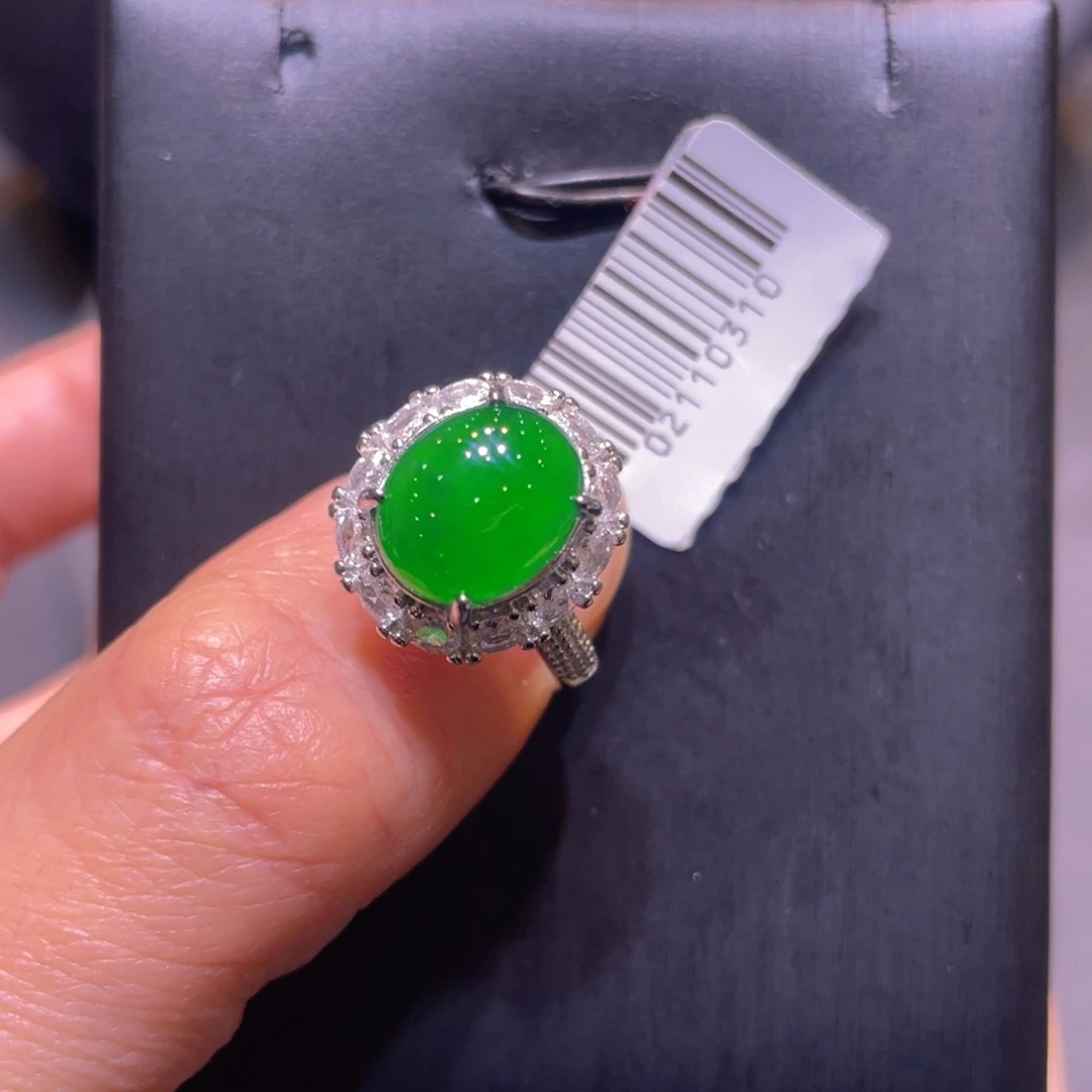 翡翠未镶嵌颈饰戒指