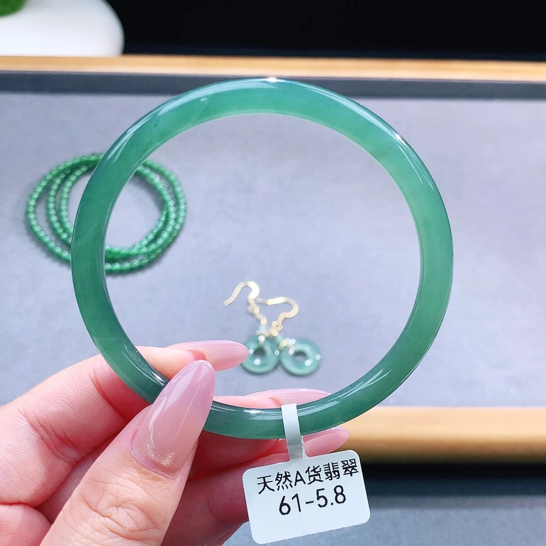 未镶嵌手镯（圆镯）翡翠