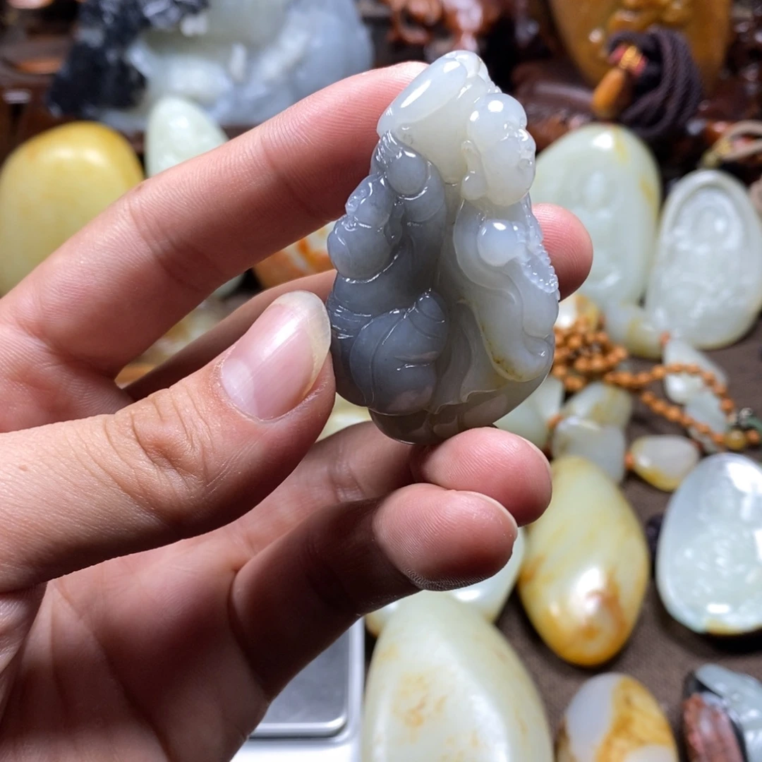 和田玉未镶嵌把件