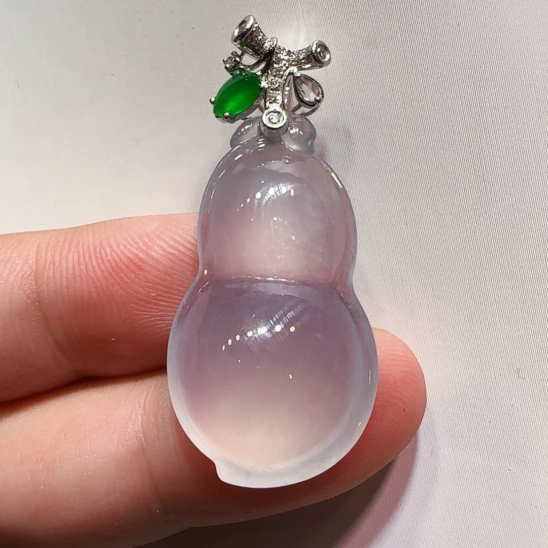 翡翠18K金镶嵌颈饰吊坠