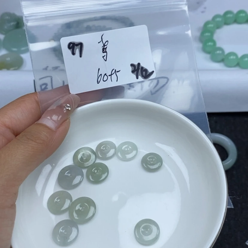 【闪购商品】翡翠颈饰未镶嵌鸢**水