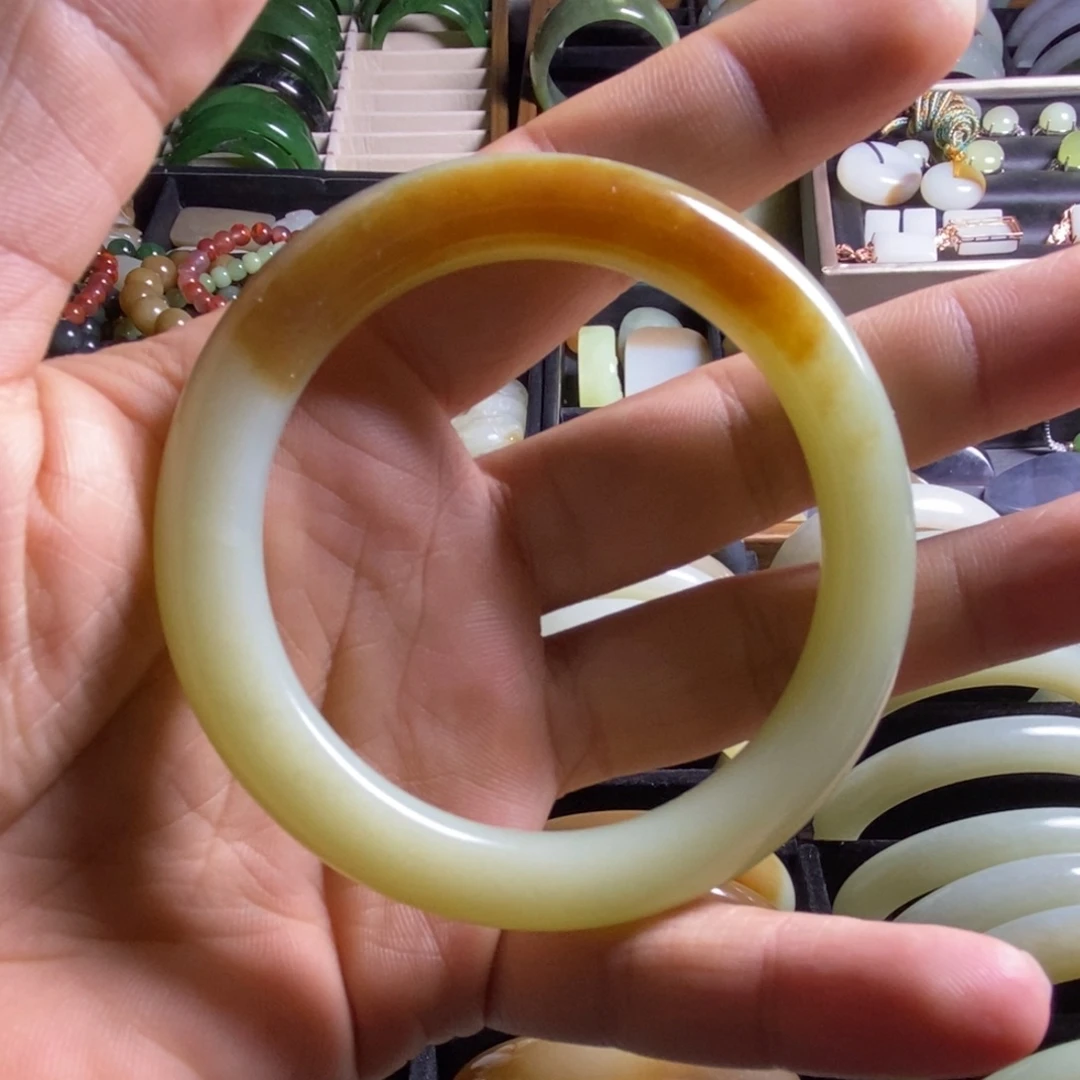 和田玉（糖玉）未镶嵌手镯