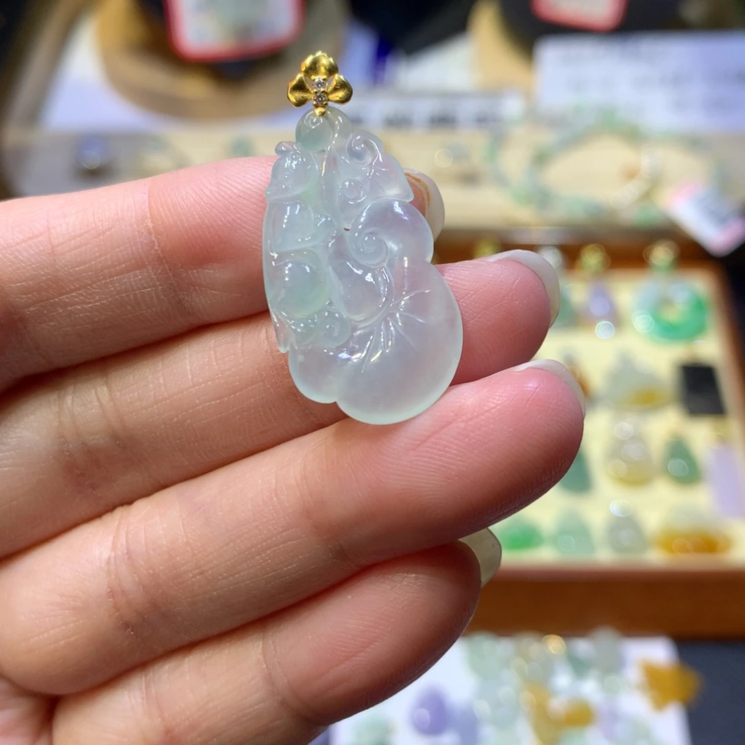 颈饰18K金镶嵌翡翠