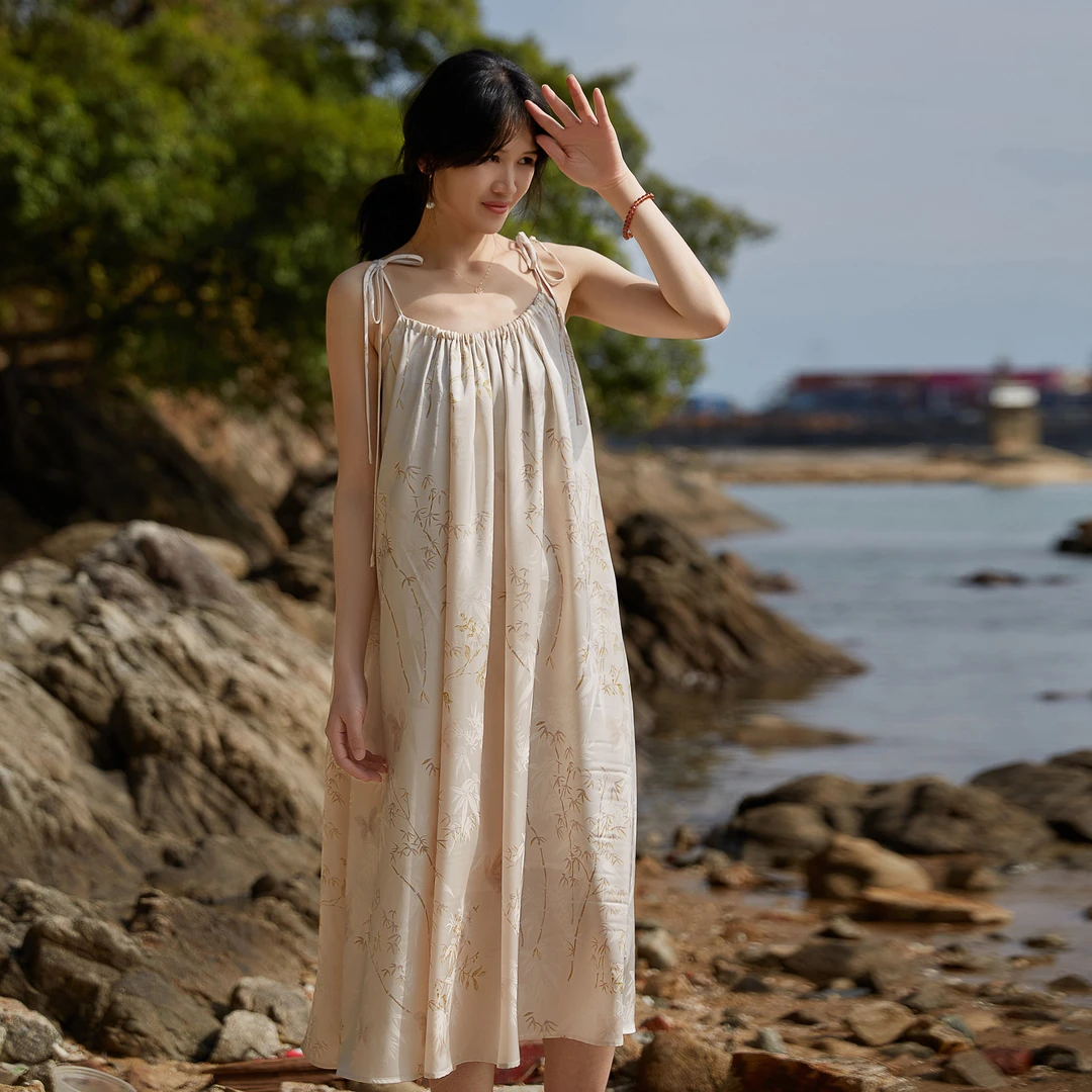 米色竹子印花吊带连衣裙中式文艺度假沙滩裙慵懒旅行法式背心长裙