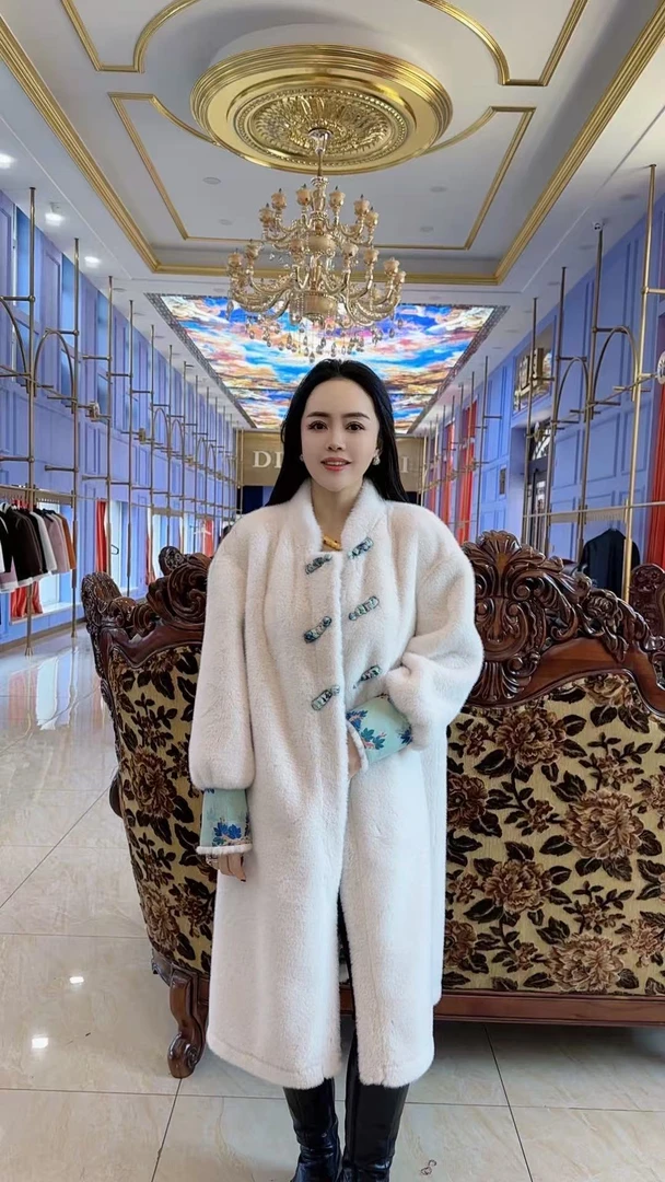 张洪波夫妇-2025年冬季新款加长款国风盘扣外套