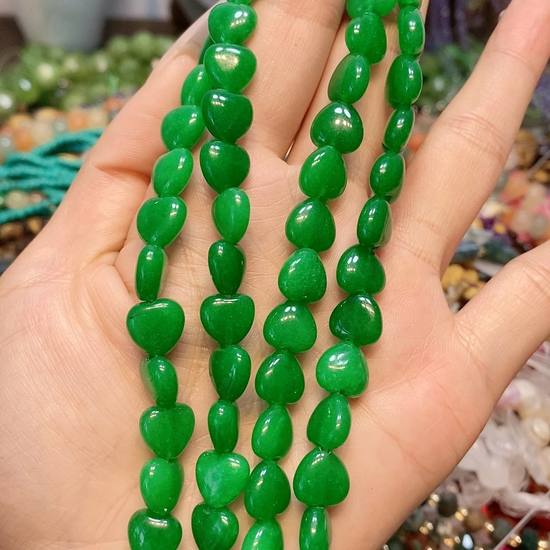 散珠玛瑙/玉髓10mm祖母绿爱心一条