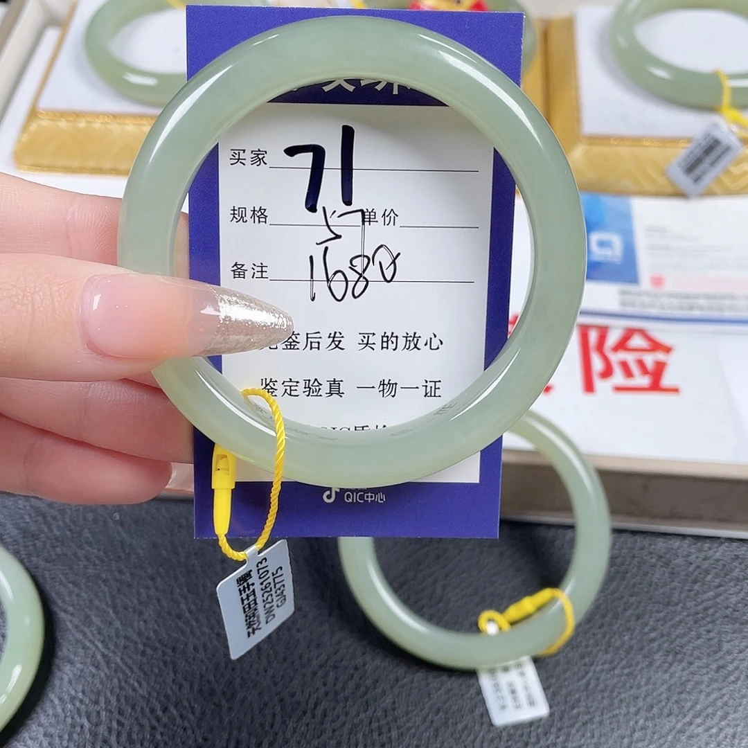 人***&和田玉未镶嵌手镯