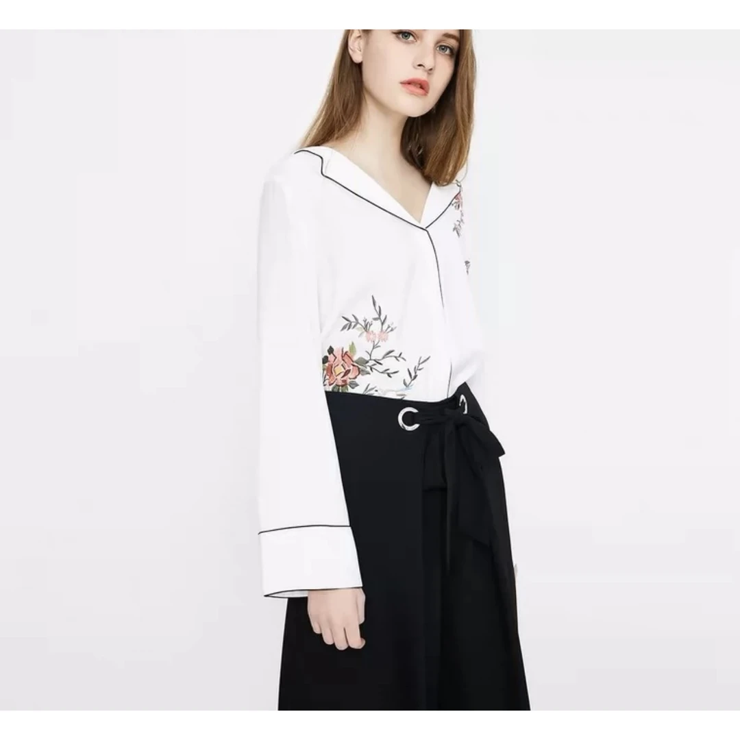 C1刺绣图案翻领雪纺衬衫女