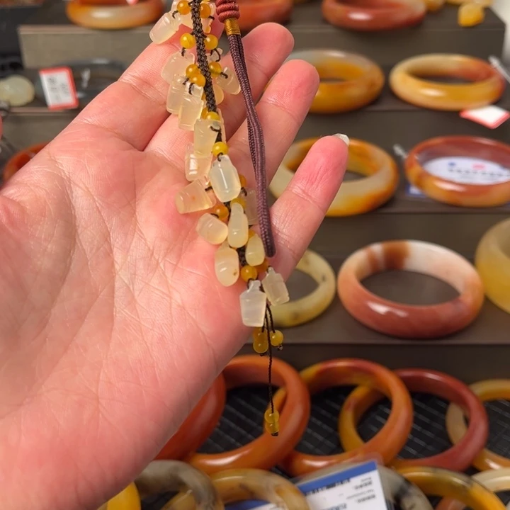 石英质玉（黄龙玉）车挂未镶嵌