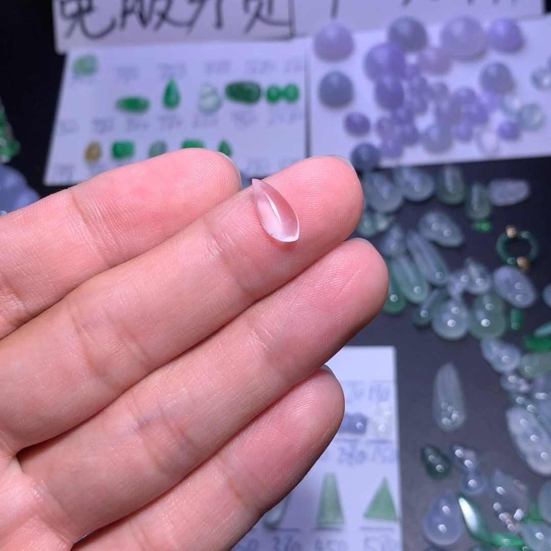 翡翠未镶嵌颈饰随形