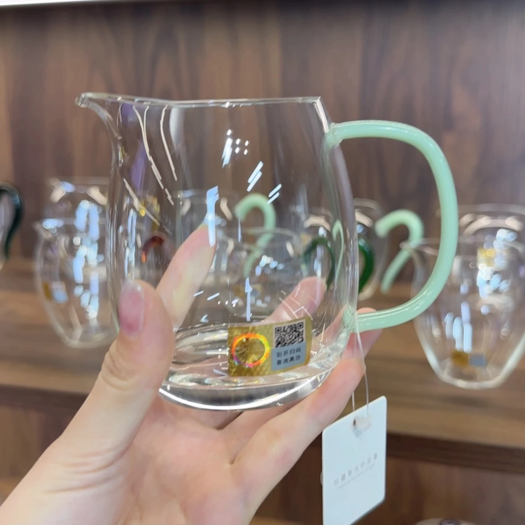 澄然浅玉色公道杯。