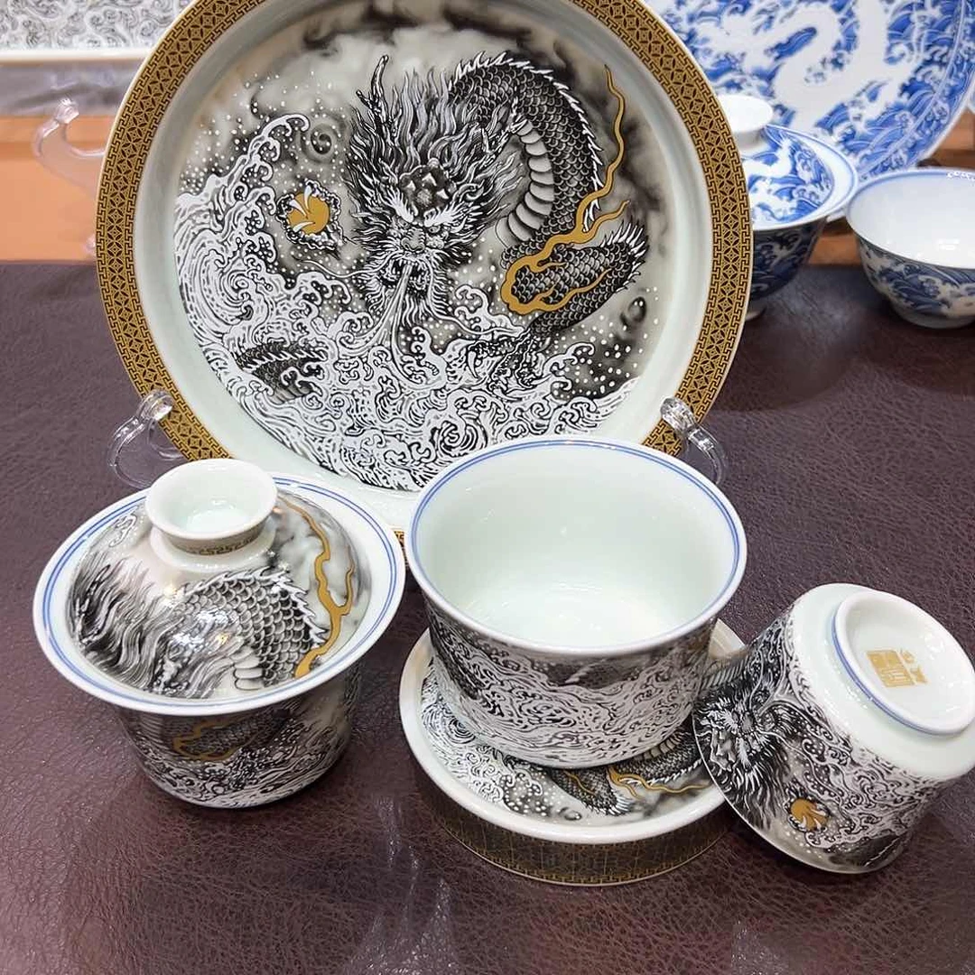 摆件景德镇陶瓷艺术展演厅和艺术展区均