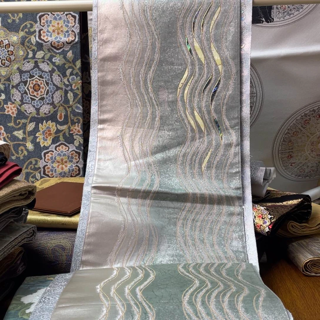 织绣藤本龙士嵌螺钿