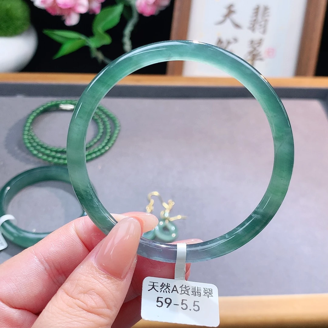 未镶嵌手镯（圆镯）翡翠