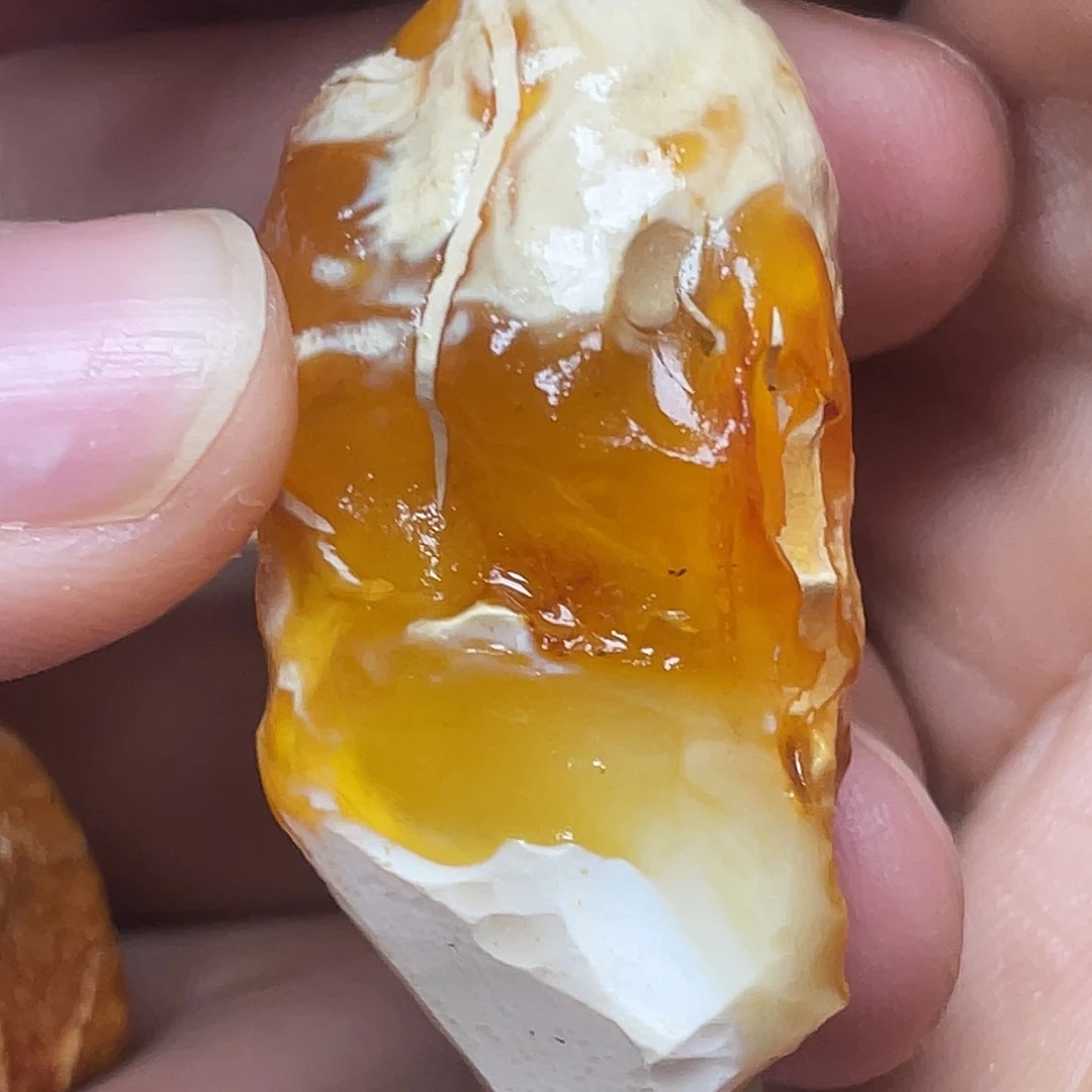 未镶嵌定制琥珀黑***光