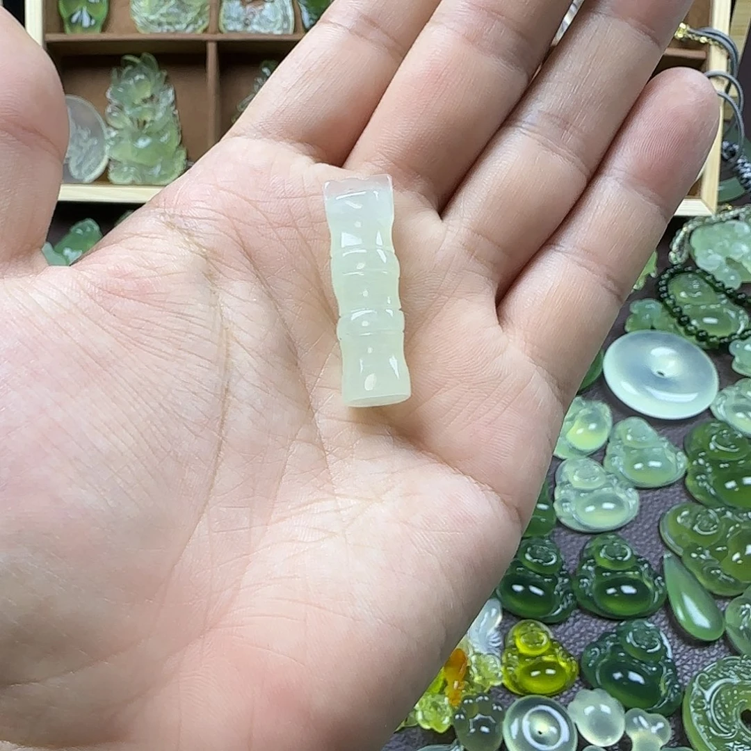 蛇纹石玉未镶嵌天然岫玉吊坠带绳发货