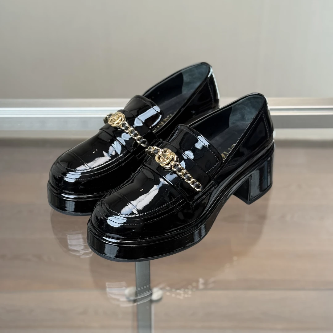 99新 Chanel/香奈儿 葡萄籽奢潮/黑金链条漆皮乐福鞋/36 DM0921