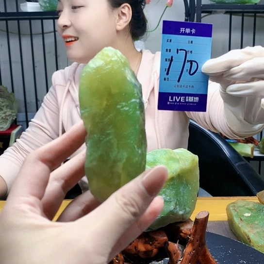 【闪购商品】未镶嵌蛇纹石玉颈饰