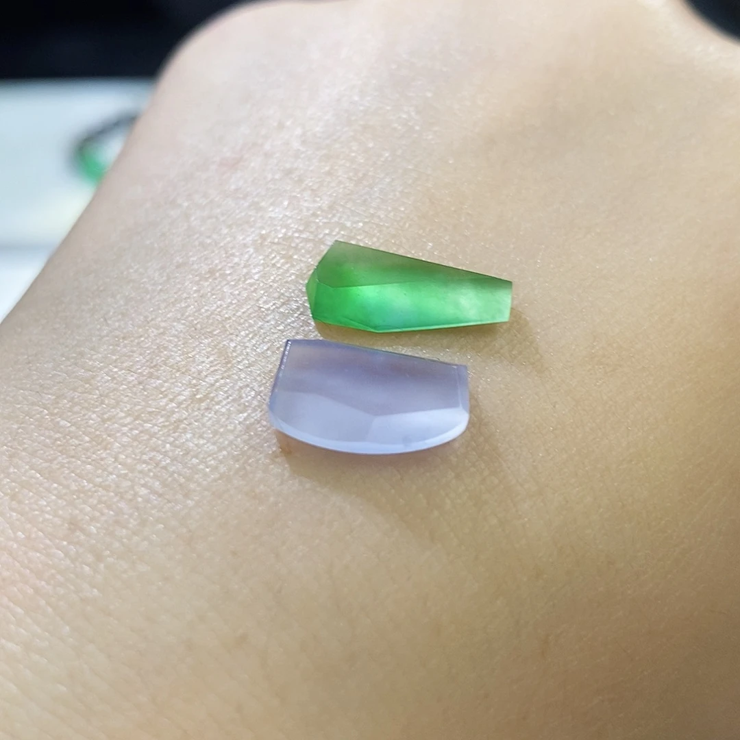 翡翠未镶嵌颈饰行家料适合镶嵌