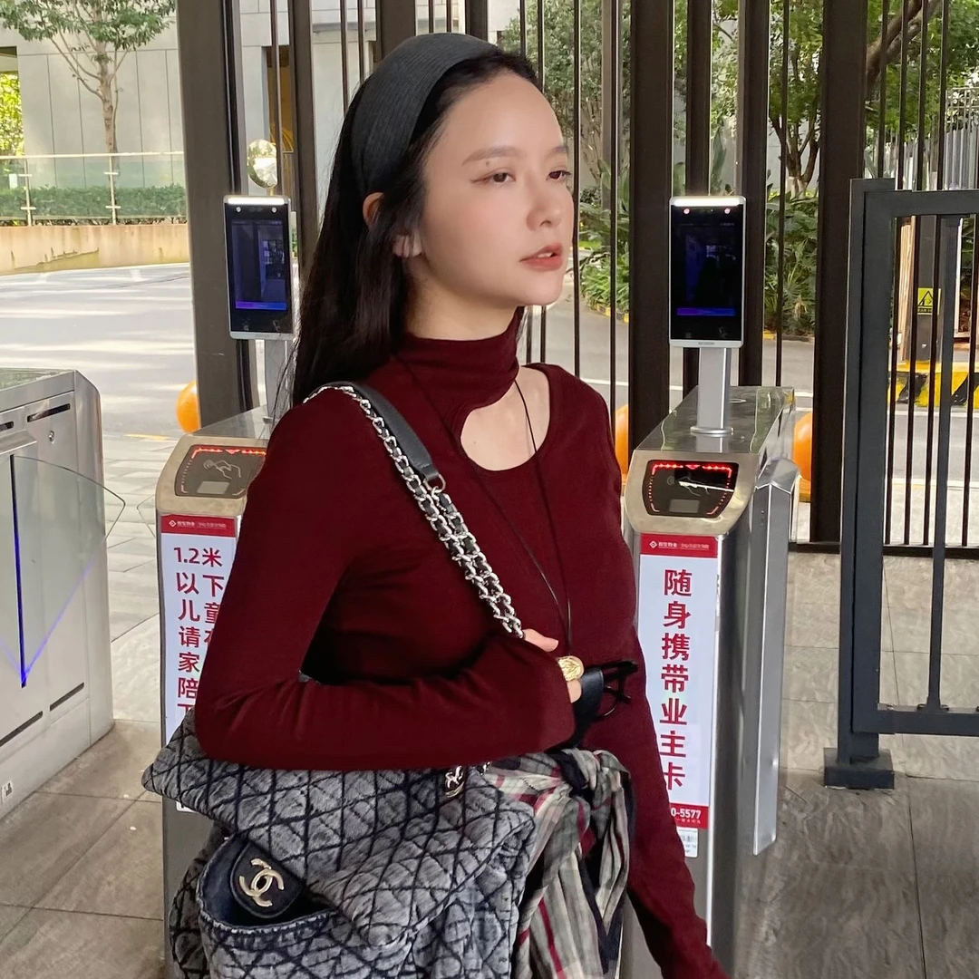 帝琳DILIN【锁骨诱惑】超软糯挂脖设计颈部镂空羊绒长袖打底衫6658