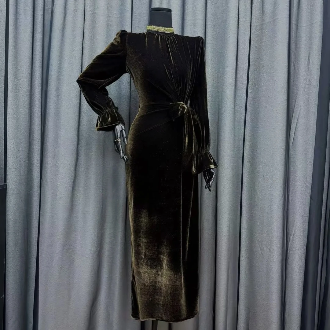 2025秋冬新款咖啡色金丝绒高领绑带连衣裙名媛贵妇风