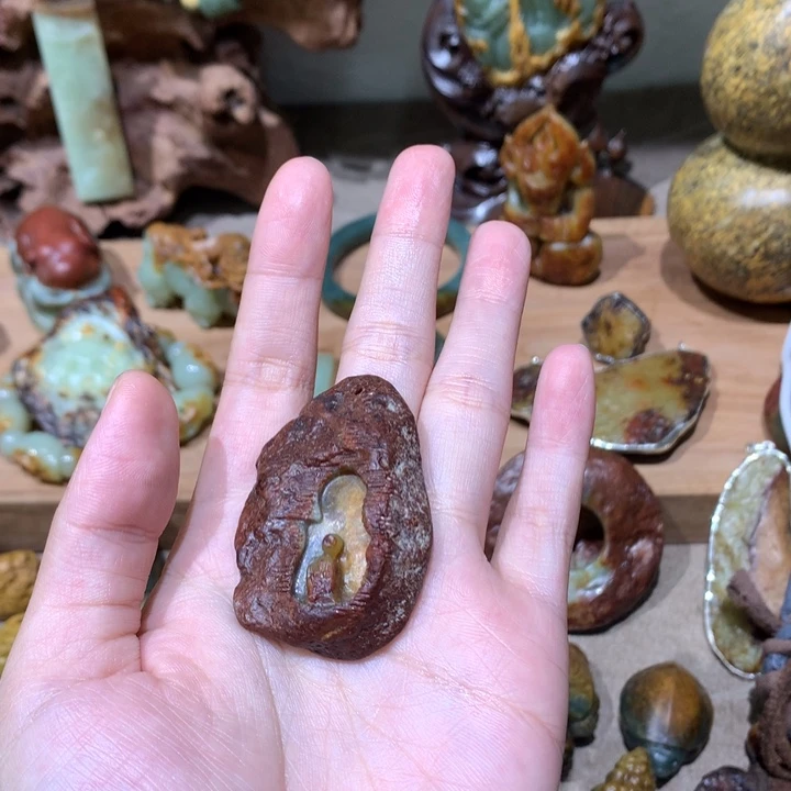 未镶嵌岫岩河磨玉(透闪石质玉)挂件