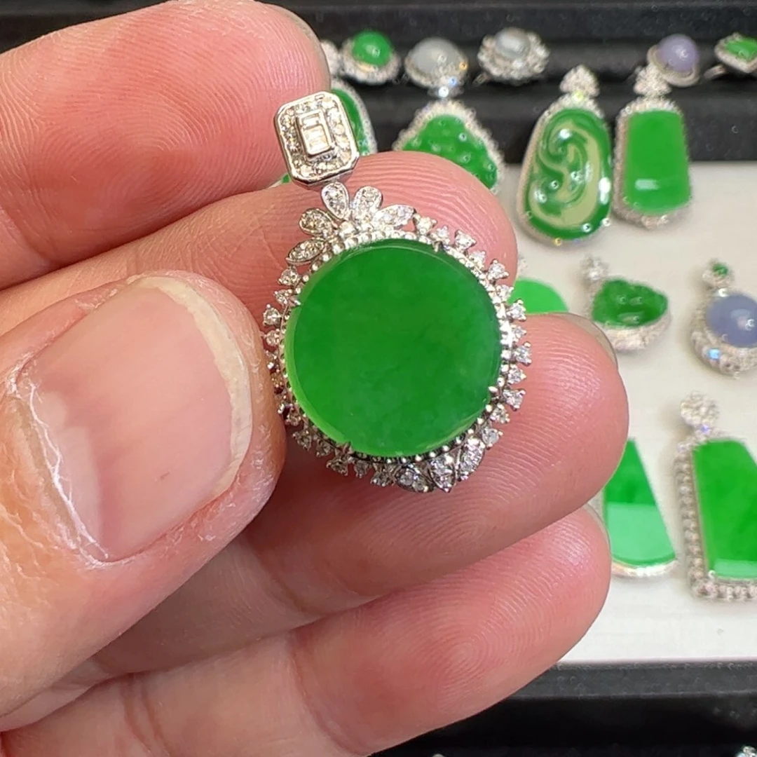 翡翠吊坠(不含链)18K金镶嵌