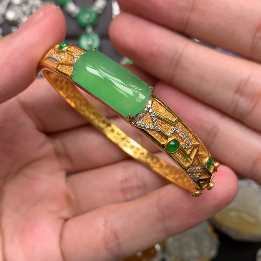 翡翠18K金镶嵌手镯