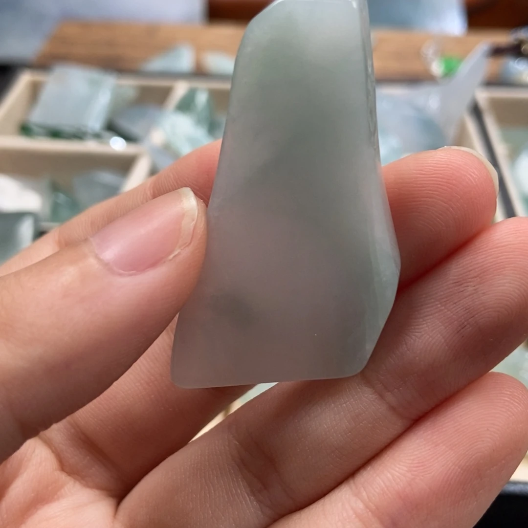 翡翠未镶嵌颈饰料子